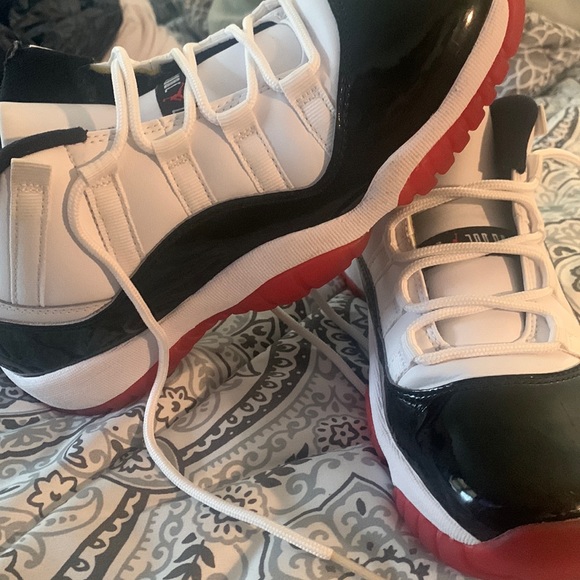 retro 11 low size 7